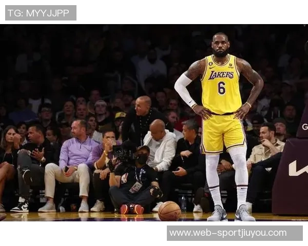 皮尔斯分析湖人核心组合需调整送走老詹或小里以增强防守实力